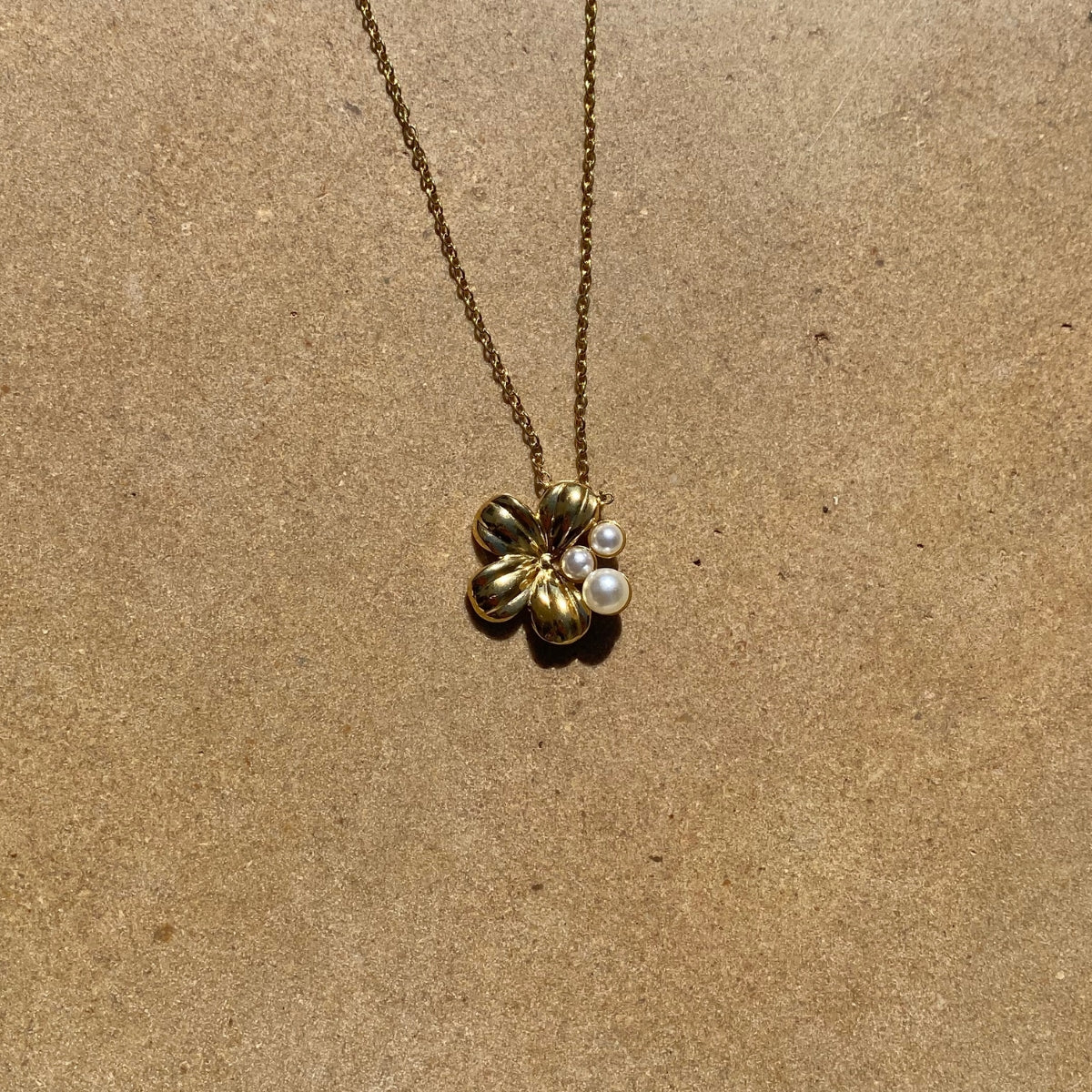 Collier Sola