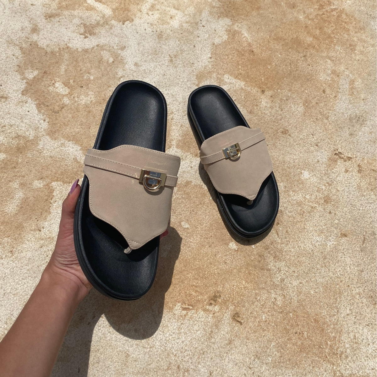 Sandales plates Beige