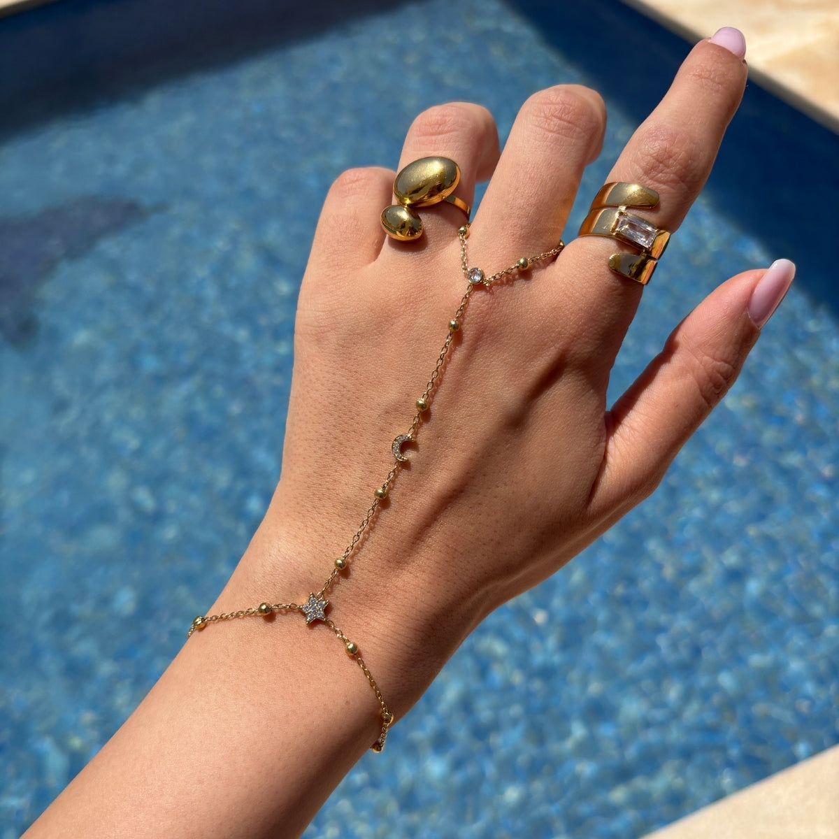 bague ajustable, bijoux femme, bijoux maroc, bijoux inoxydable, bijoux parfois, bijoux minimoon, bague femme, bracelet femme, bracelet ajustable, acier inoxydable, acier inoxydable maroc, bijoux marron, bijoux inoxydable maroc
chaine de main femme