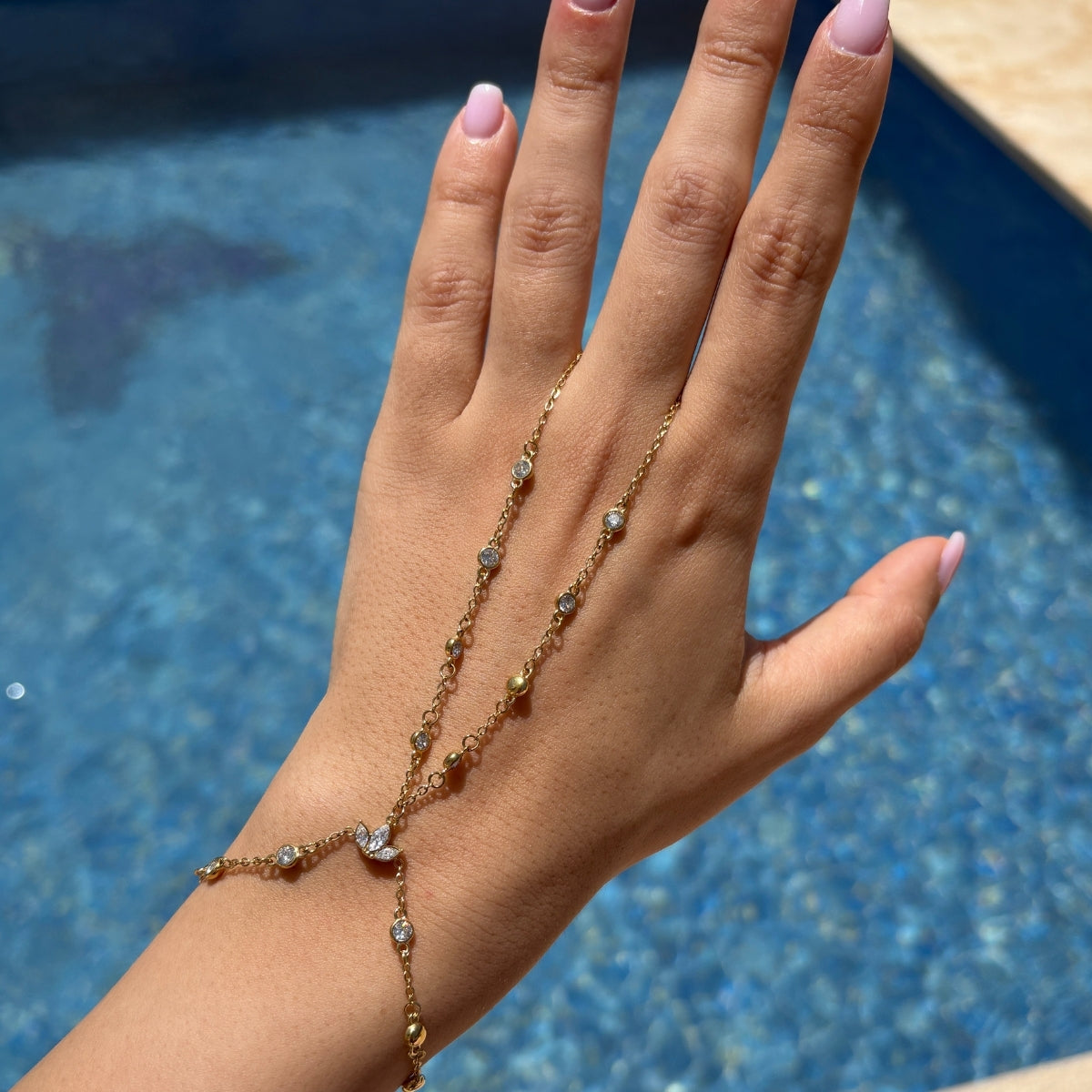 bague ajustable, bijoux femme, bijoux maroc, bijoux inoxydable, bijoux parfois, bijoux minimoon, bague femme, bracelet femme, bracelet ajustable, acier inoxydable, acier inoxydable maroc, bijoux marron, bijoux inoxydable maroc
chaine de main femme