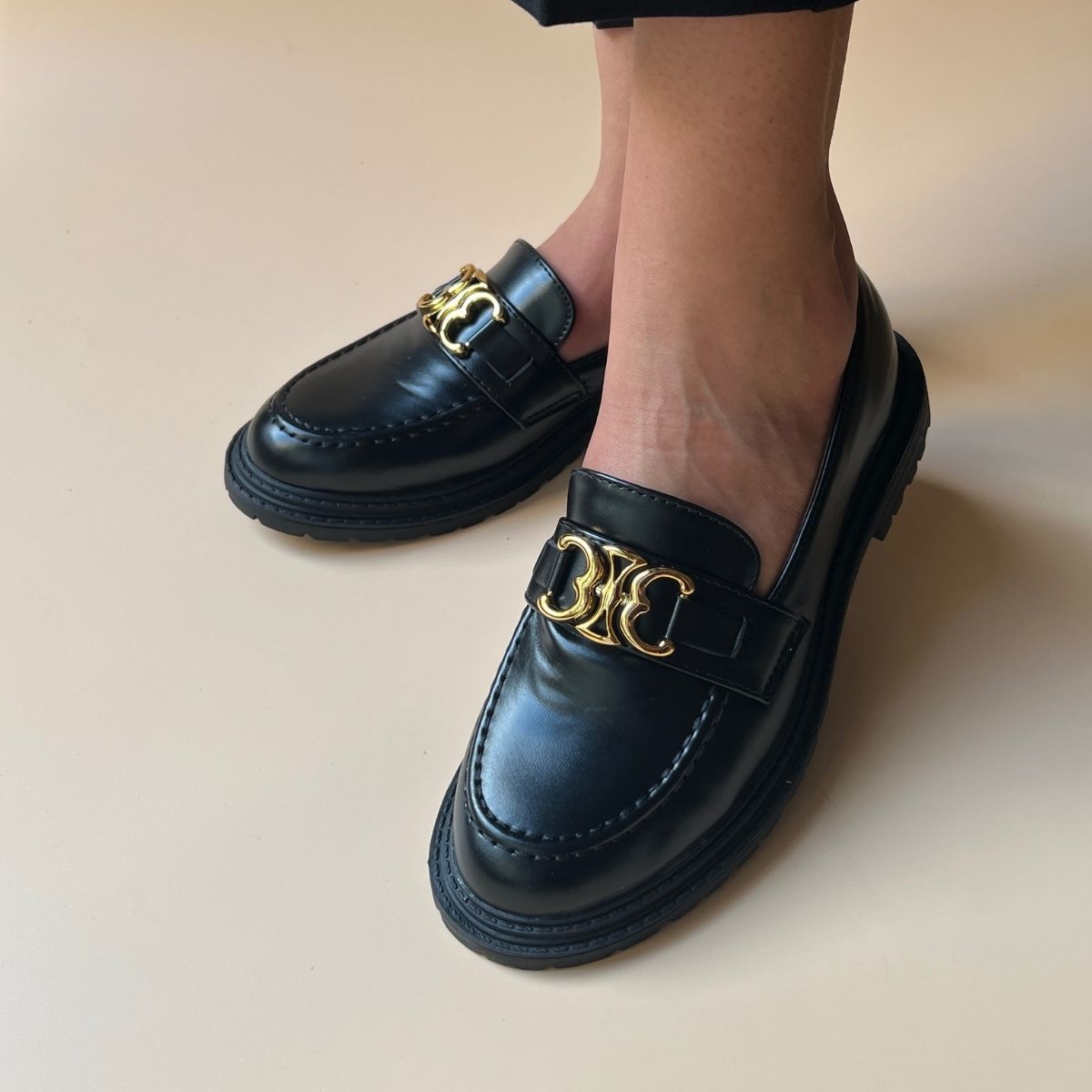 Loafer en cuir Noir – Maison Masilya - Main Image