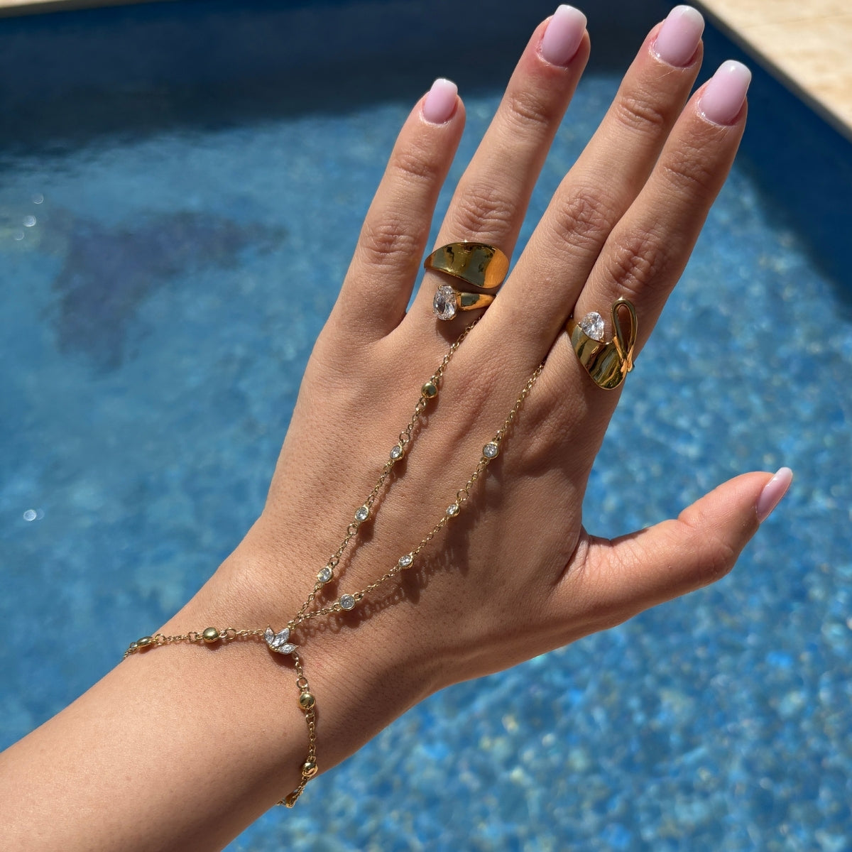 bague ajustable, bijoux femme, bijoux maroc, bijoux inoxydable, bijoux parfois, bijoux minimoon, bague femme, bracelet femme, bracelet ajustable, acier inoxydable, acier inoxydable maroc, bijoux marron, bijoux inoxydable maroc
chaine de main femme