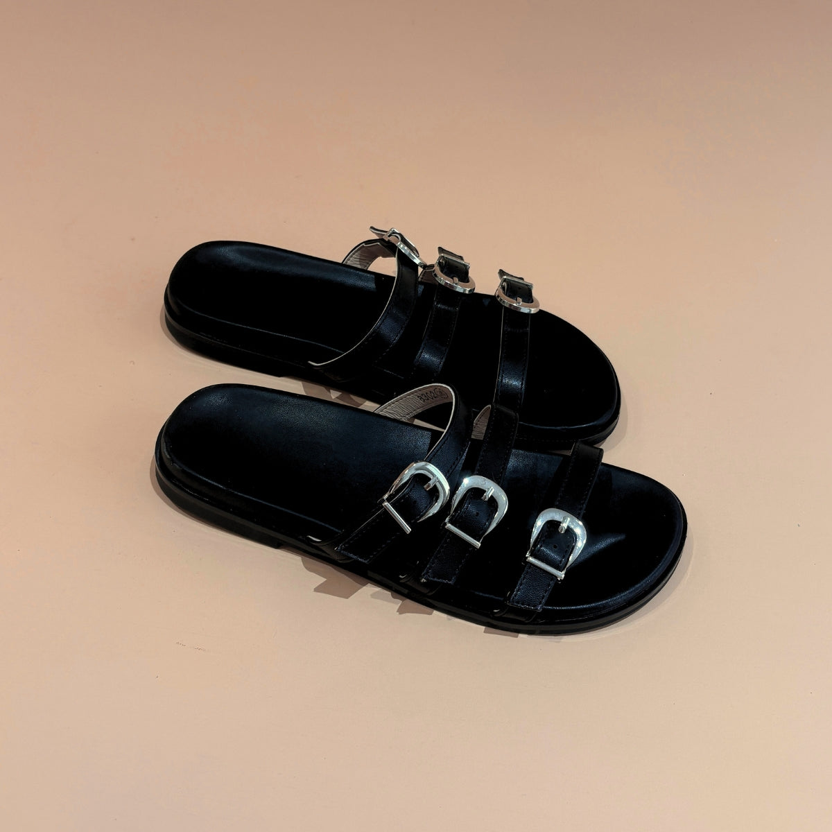sandale plate, sandale maroc, chaussure maroc, ma chaussure, maison Murielle, sandale été, Birkenstock, Zara chaussure, sandale Zara, parfois, Aldo , mango ,Morocco mall