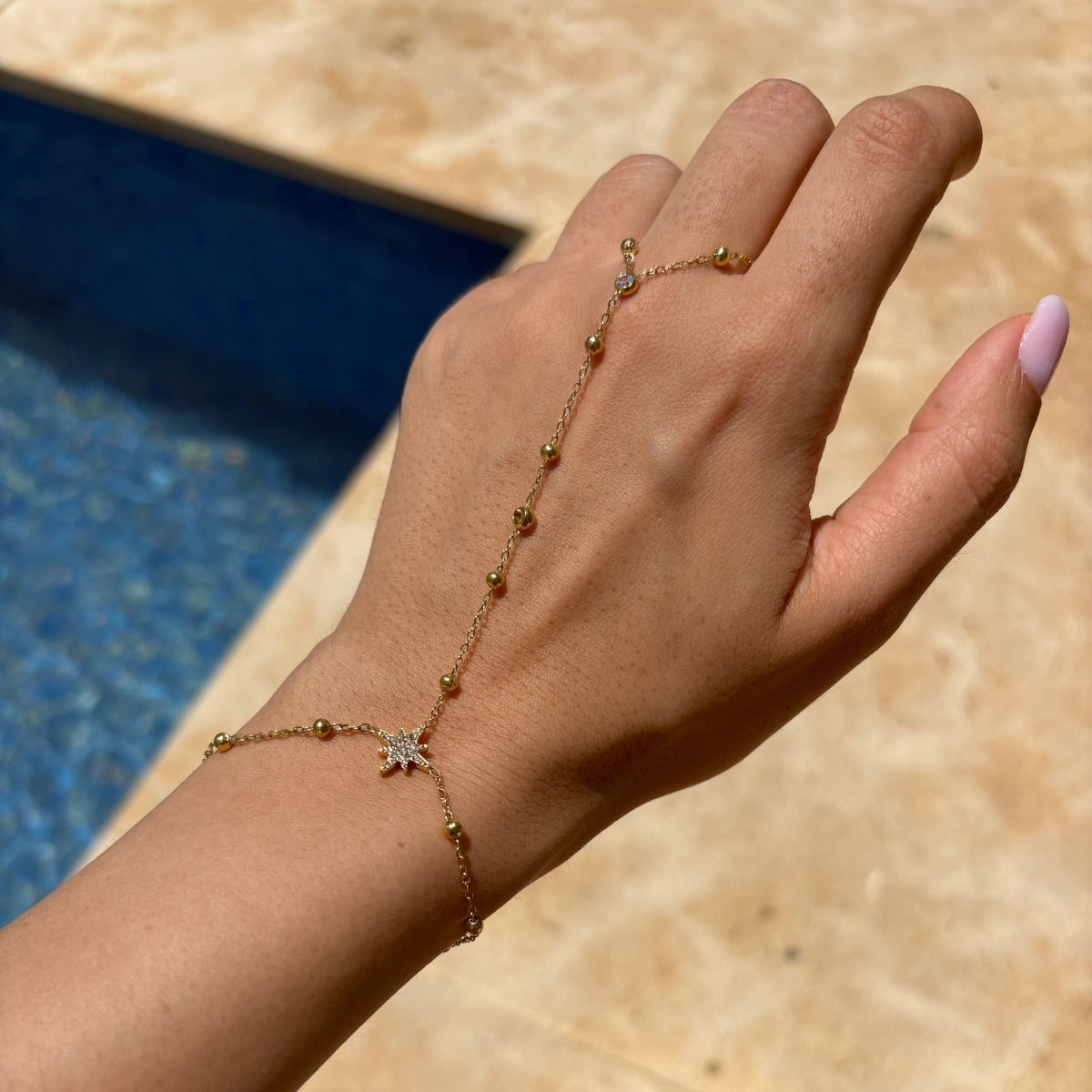 bague ajustable, bijoux femme, bijoux maroc, bijoux inoxydable, bijoux parfois, bijoux minimoon, bague femme, bracelet femme, bracelet ajustable, acier inoxydable, acier inoxydable maroc, bijoux marron, bijoux inoxydable maroc
chaine de main femme